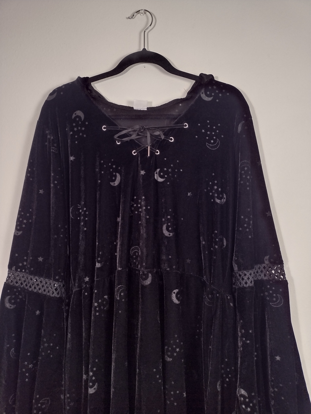 Spirit Halloween Celestial Coven Hooded Velvet Bell Sleeve High Low Mini Dress - Picture 4 of 15